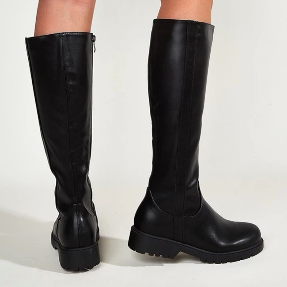 Minimalist Side Zip Boots - Picture 2 of 8